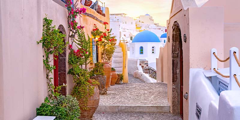 A cobblestone alleyway in Santorini