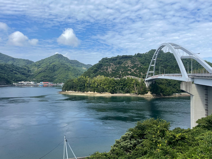 Bike friendly bridge in the Shiminami Kaido