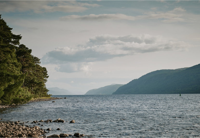 Loch Ness, Aldourie Castle