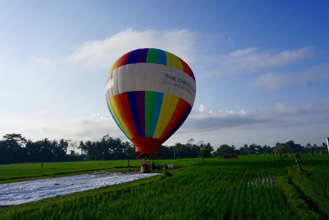 Hot air balloon at the Chedi Club