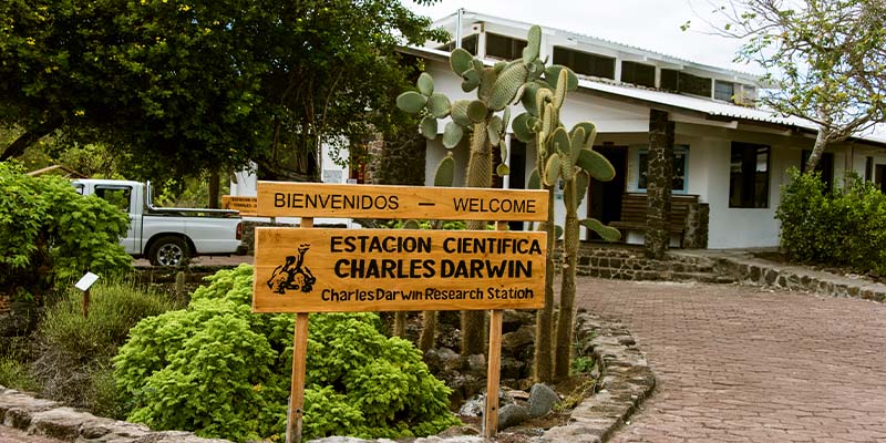 A picture of the Charles Darwin Research Station welcome sign