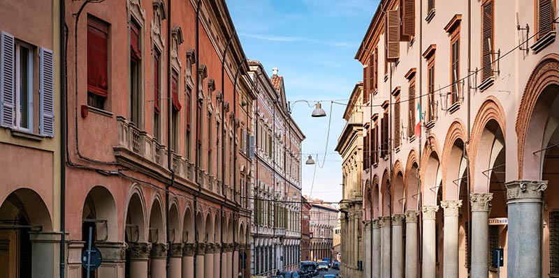 The famous archways of Bologna