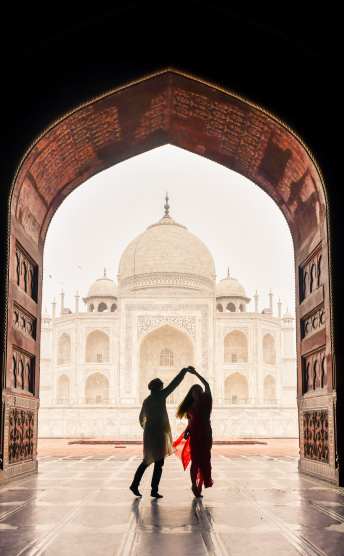 couple in front of the Taj Mahal in Agra