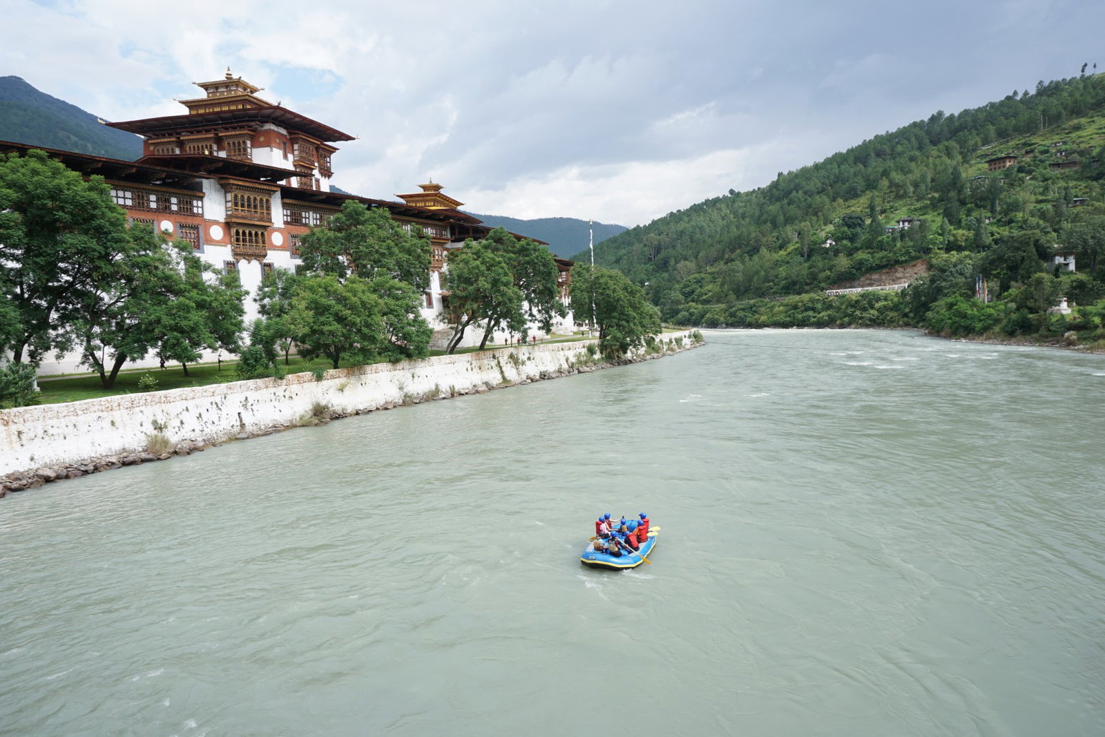 Rafting in Punakha by the Dzong