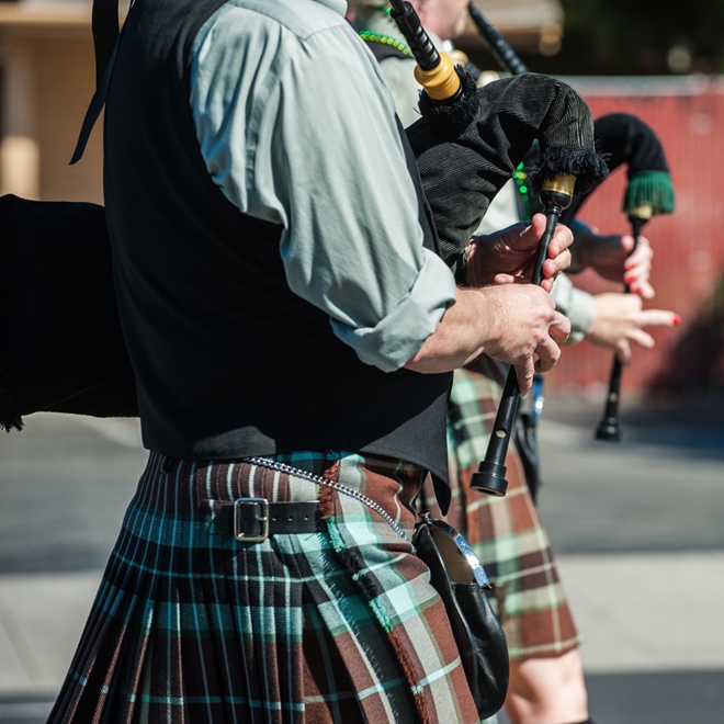 Irish bagpipe players