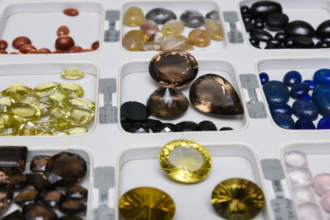 A tray of gems 