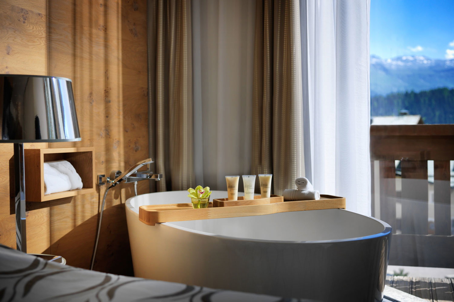 To create an elegant Alpine retreat