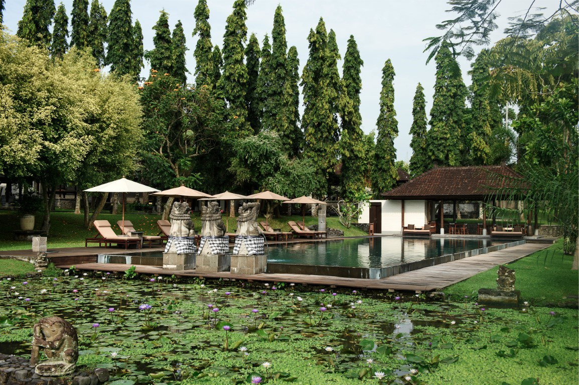 Chedi Club swimming pool