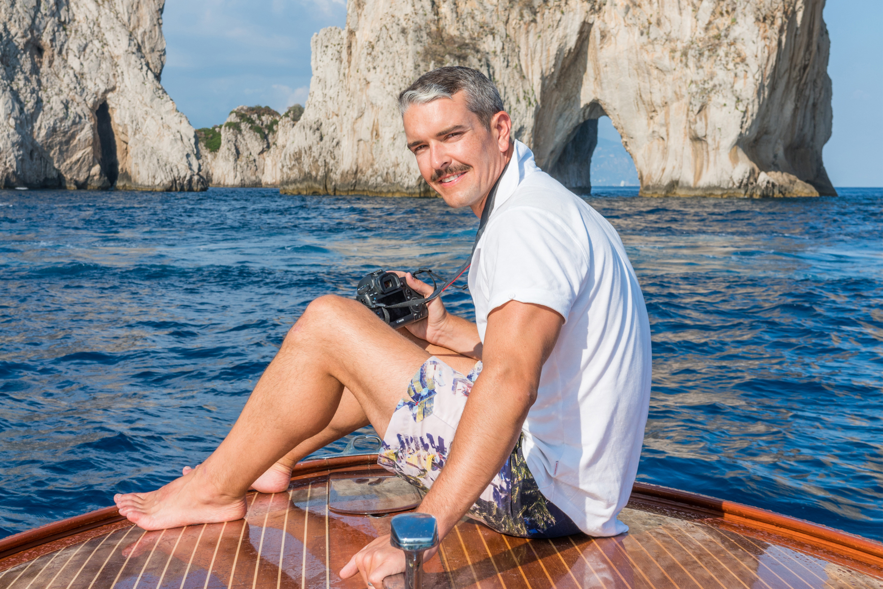 Gray sailing in Capri