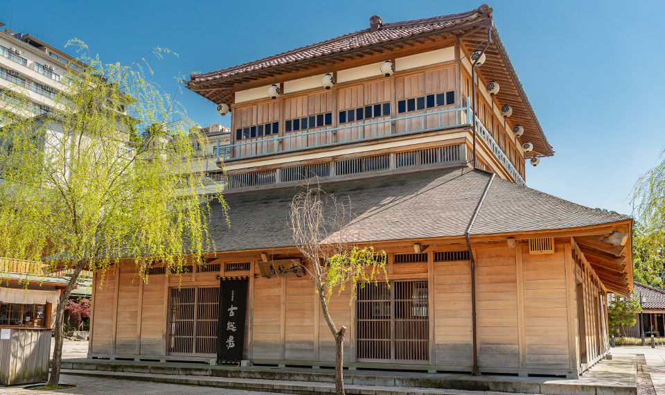 External shot of the Kaga onsen in Japan