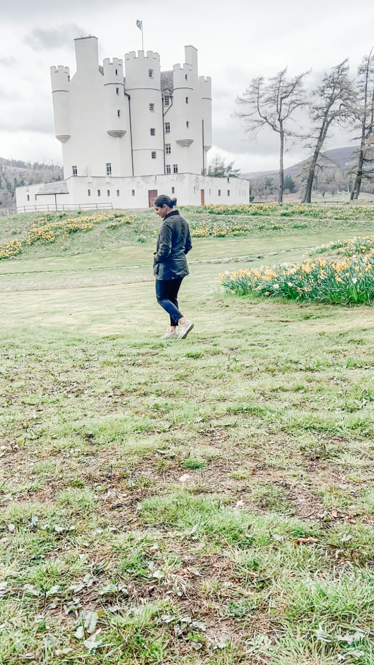 Jordi in front of Castle in Scotland
