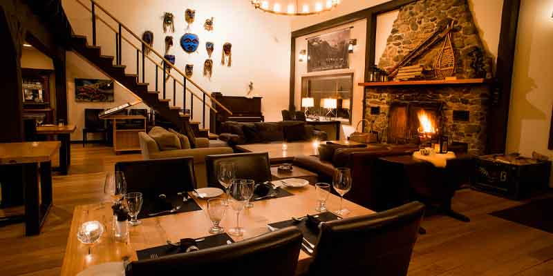 The lounge in Tweedsmuir Park Lodge