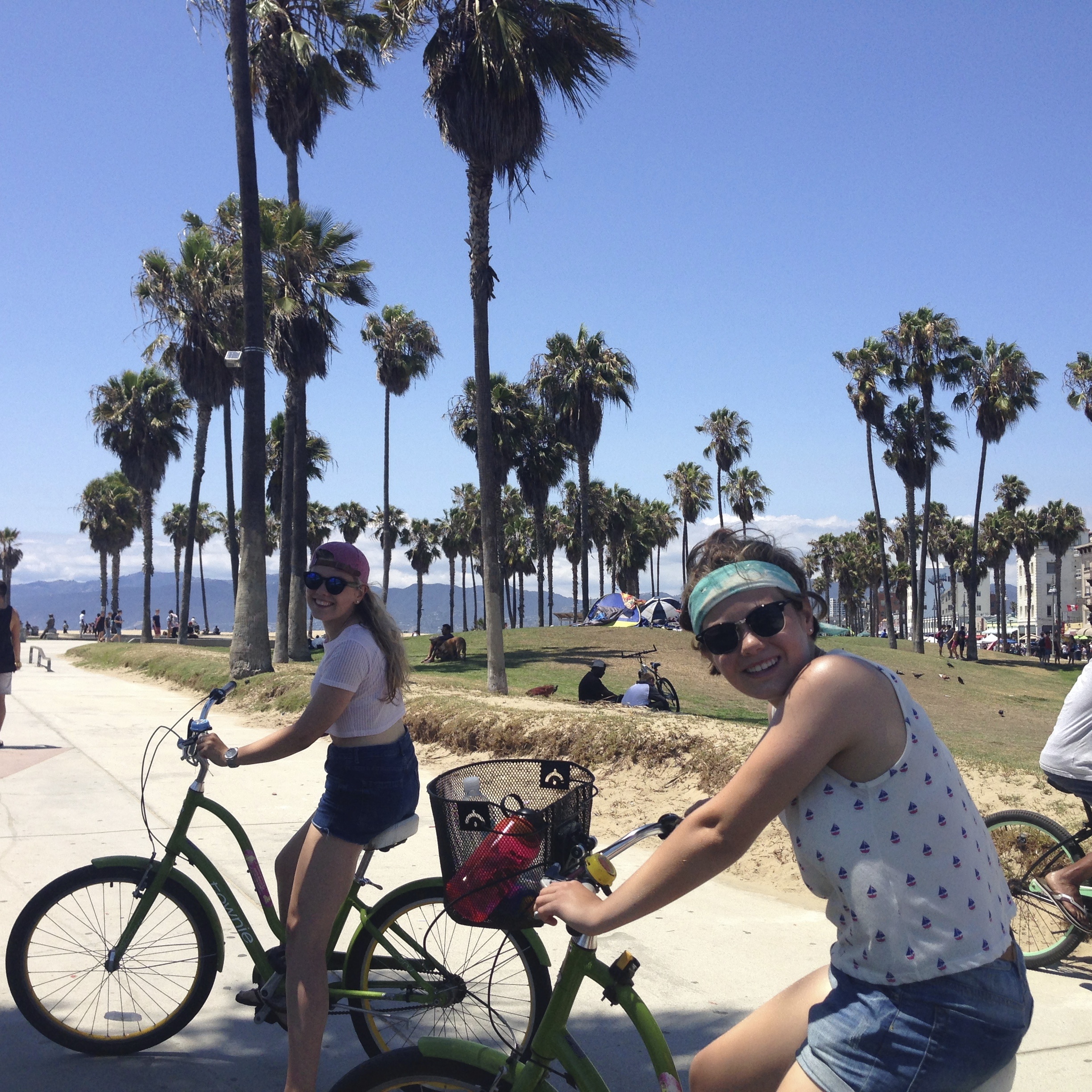 Cycle ride along Venice Beach